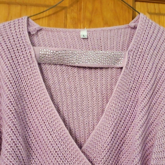 Lavender V neck x-cross sweater - Picture 2 of 2
